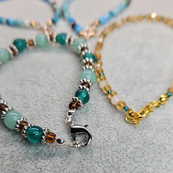 Multicolor Beaded Bracelet Set - Picture 3 of 4